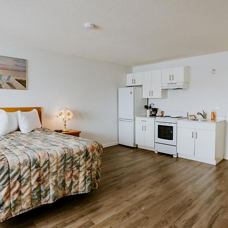 Western Budget Plus Mosaic Suites Penhold Exteriér fotografie