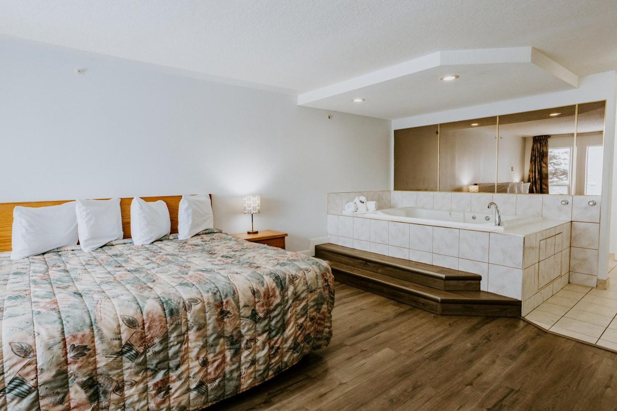 Western Budget Plus Mosaic Suites Penhold Exteriér fotografie