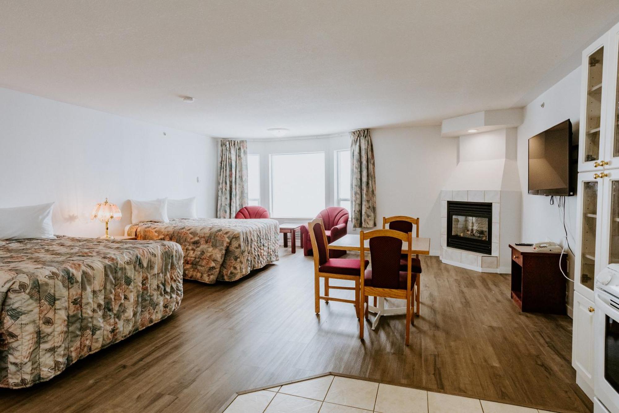 Western Budget Plus Mosaic Suites Penhold Exteriér fotografie