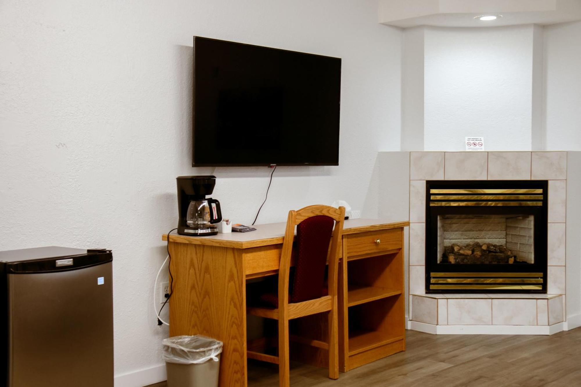 Western Budget Plus Mosaic Suites Penhold Exteriér fotografie